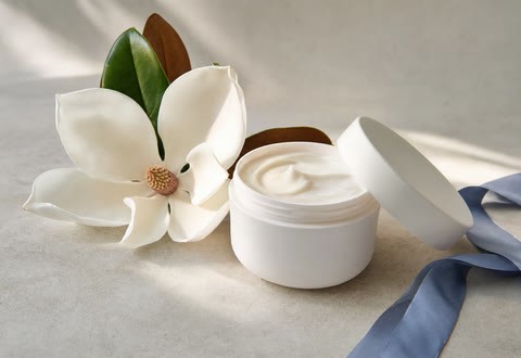 Devuelve el brillo a tu cabello con Klorane Mascarilla a la cera de Magnolia
